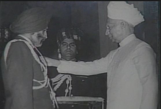Arjan Singh awarded the Padma Vibhushan for services rendered during the 1965 India-Pakistan war