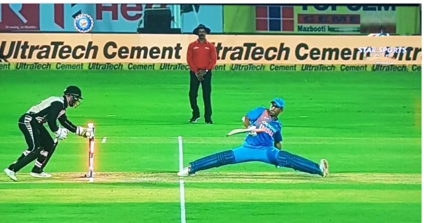 MS Dhoni does a 'full split' in Rajkot T20I to save himself from stumping