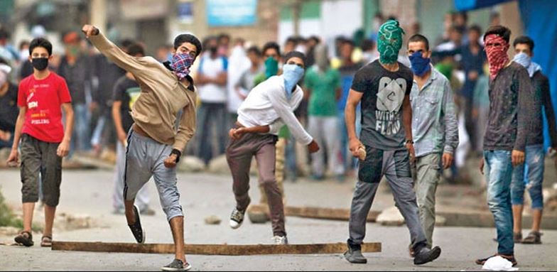 Stone Pelters again stopped army search operation