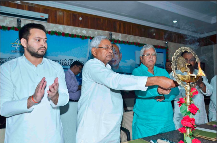 Nitish Kumar gives ally Lalu Prasad 4 days to decide on son Tejashwi Yadav