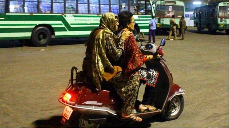 Kiran Bedi Roam In puducherry city at night